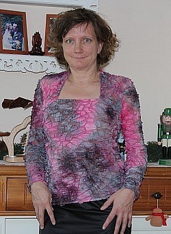 Toll zu schwarz: dieses edle pink-graue Shirt. Stoff von van Soest Stoffe. Schnittmuster von Burda.